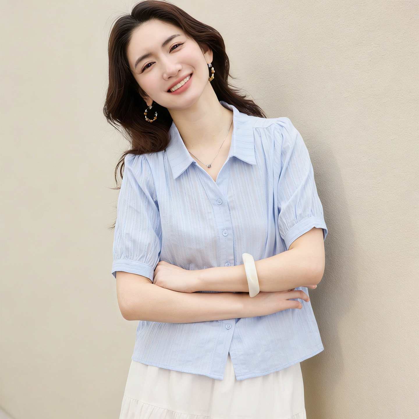 短袖V领蓝色衬衫女夏季2026新款薄款透气亲肤舒适通勤职业OL上衣