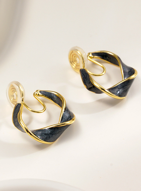 小众设计耳圈黑色波浪无痛蚊香盘女无耳洞金色耳夹高级感显白ins