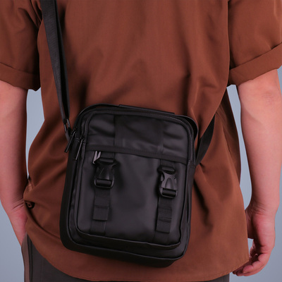 男士多层斜挎通勤户外手机包