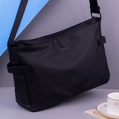 单肩包男士邮差包通勤