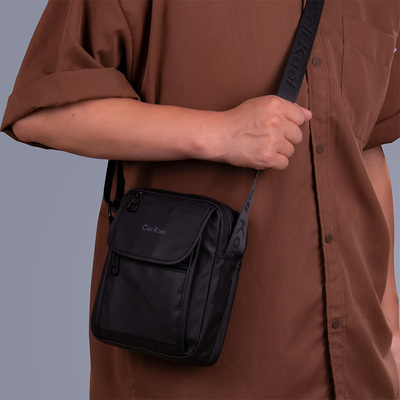 休闲2024新款男士斜挎迷你小包