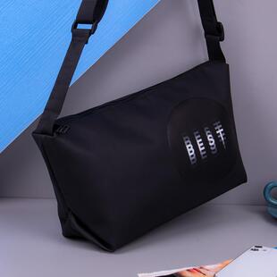 斜挎包男单肩包男士通勤包大容量休闲背包男款牛津布高级感潮男包