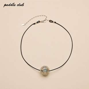 Paddle Club镂空花朵银球皮绳项链