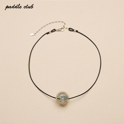Paddle Club镂空花朵银球皮绳项链
