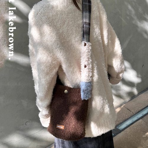 布然｜复古毛呢水桶包