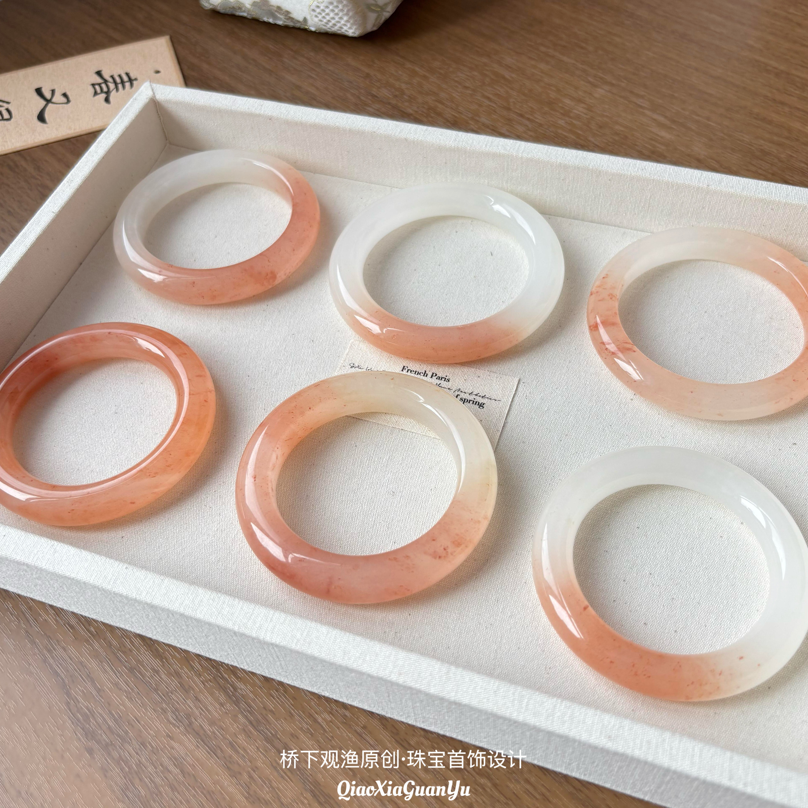 新中式天然桃花酿玉镯粉色金丝玉正圈手镯女佘太翠樱花粉镯子送礼