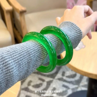 祖母绿玉手镯翡翠色玉镯帝王绿玉石镯子女款冰种石英岩玉镯送礼物