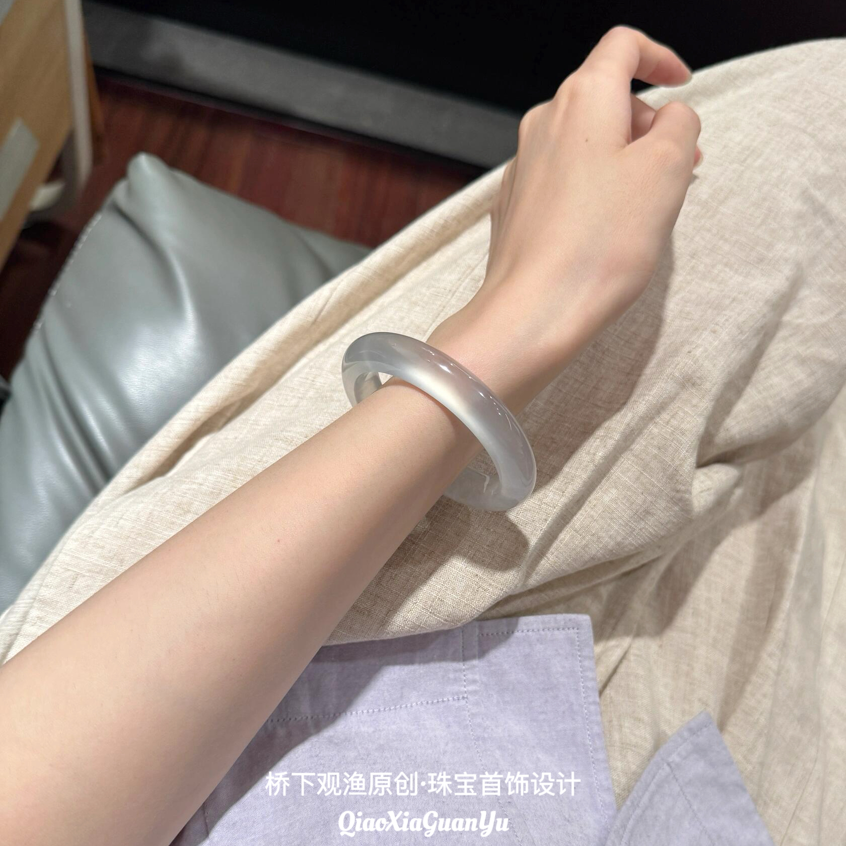 无瑕疵白月光玛瑙手镯女款高冰透