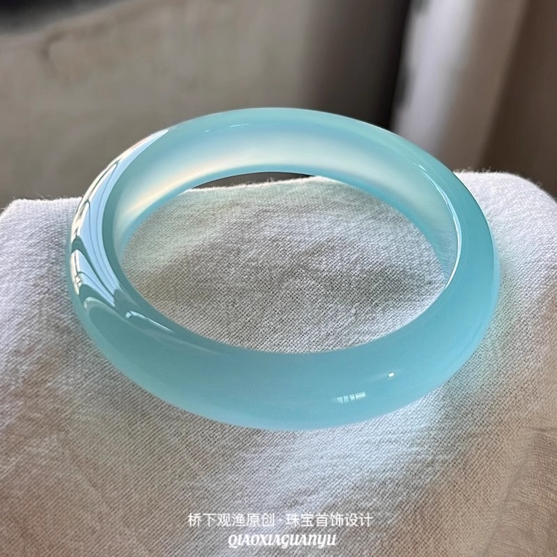 冰种飘花海宝蓝玉髓手镯月光玛瑙玉手镯天空蓝女年轻款翡翠荔枝冻