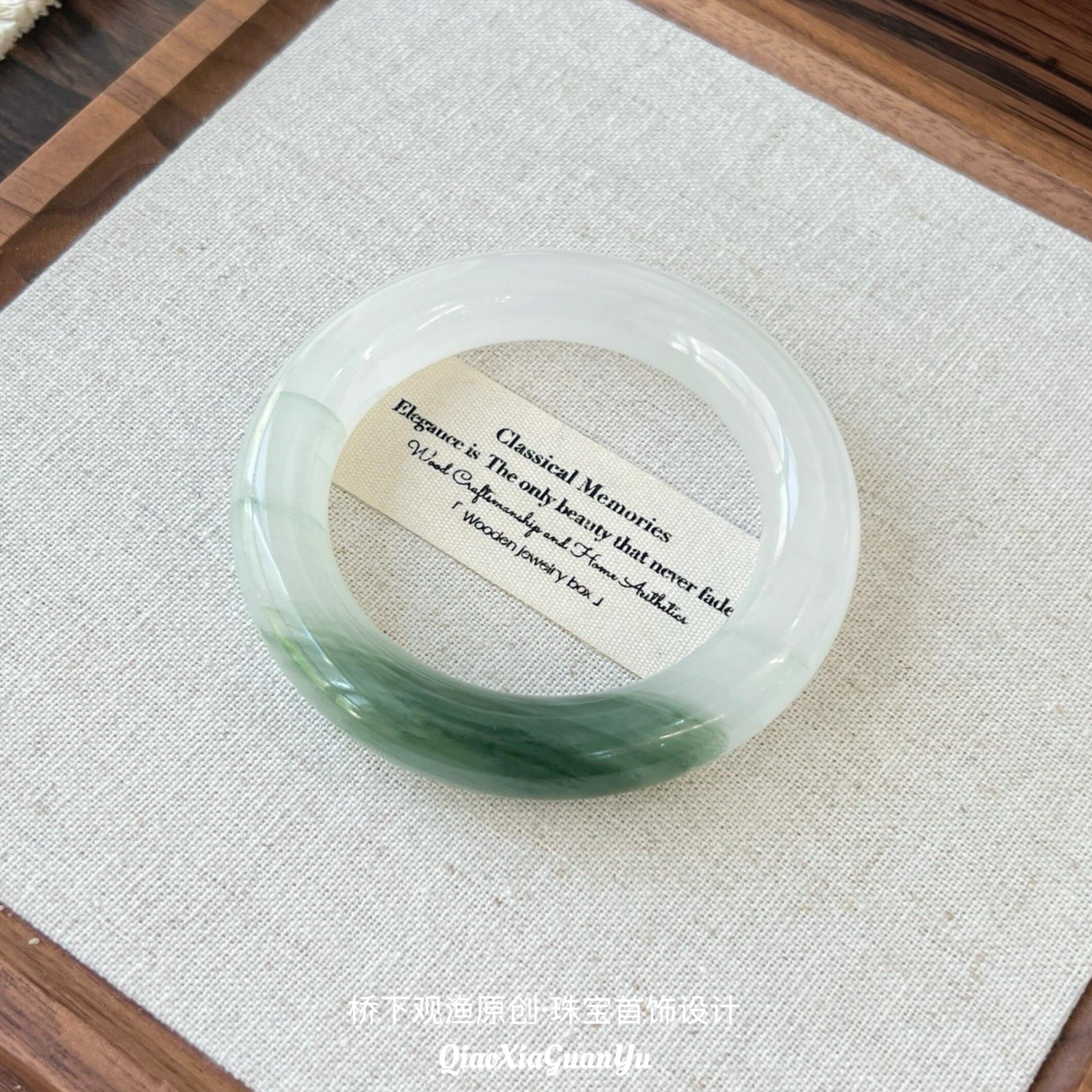 高品质天山翠手镯女款纯天然新疆雪翠高冰透飘花玉镯冰种正品玉石