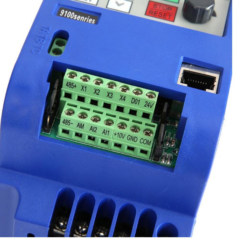 变频器 0.4 0.75 1.5 2.2kw 220v单相转三相家用简易电机调速器