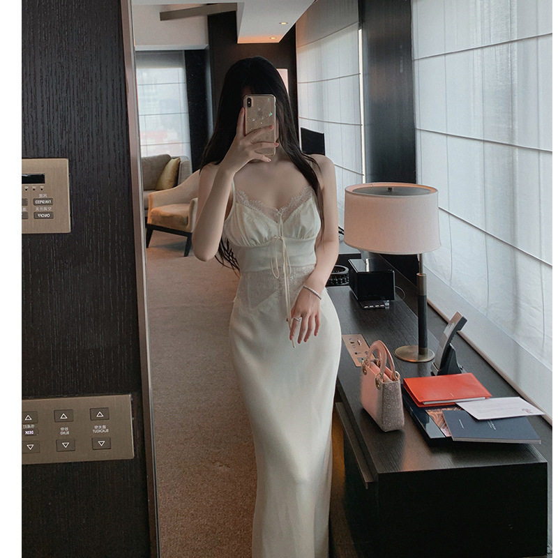 气质姐姐美学剪裁缎面拼蕾丝吊带连衣裙设计感宴会礼服裙无