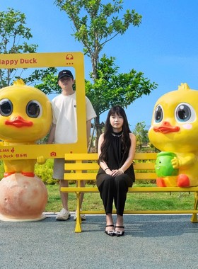 卡通动物网红小黄鸭雕塑摆件拍照