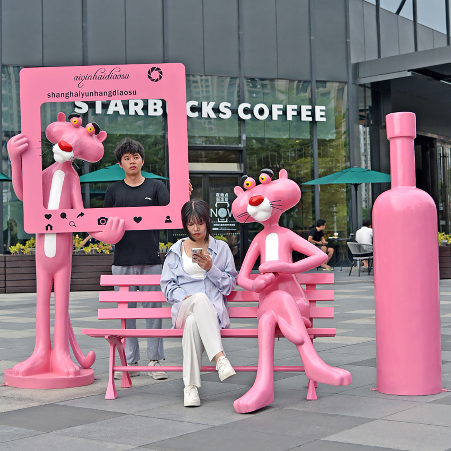 粉红豹卡通雕塑景区商场店铺门口装饰摆件