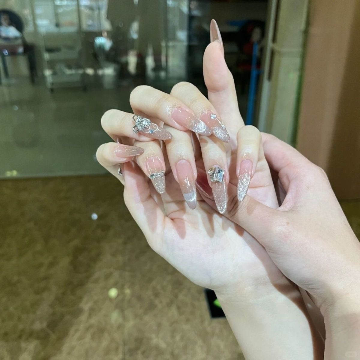 气质仙女美甲透裸色穿戴甲法式猫眼美甲奢华大钻美甲欧美长款美甲