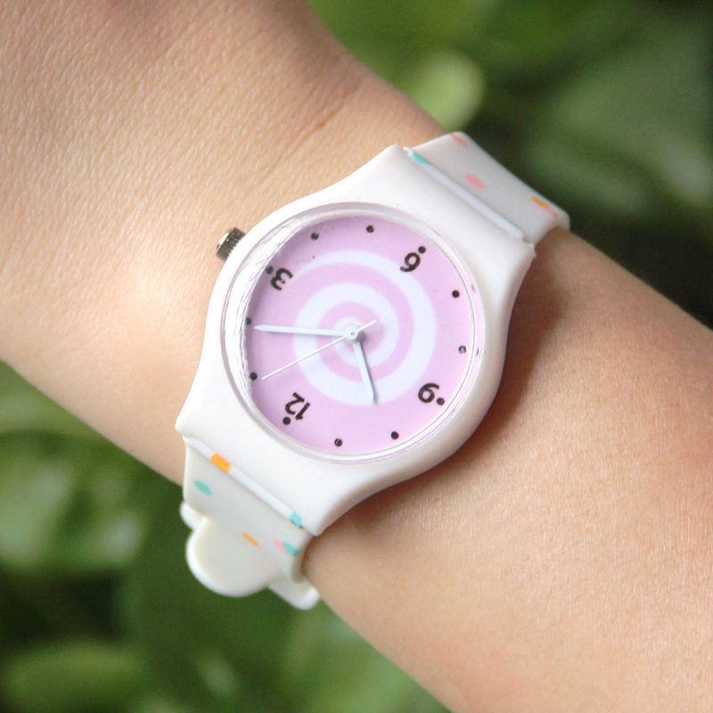 2023新款日韩时尚潮流学生腕表白色甜甜圈简约休闲塑胶可爱手表