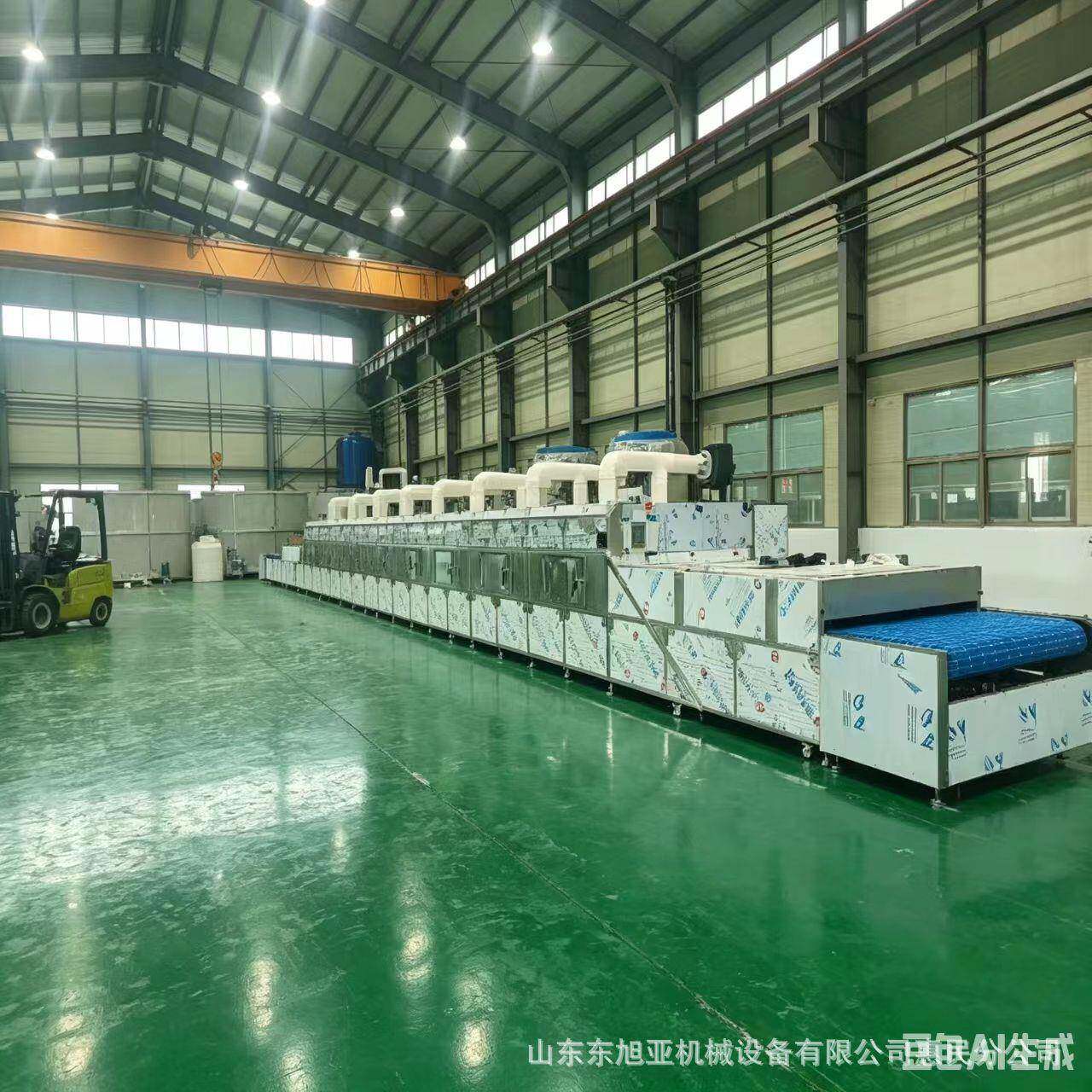 全自动隧道式微波盒饭加热设备冷链热链学生餐列车餐复温加热机