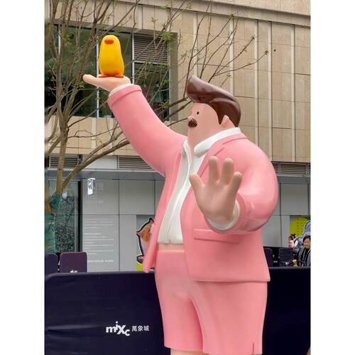 大型卡通玻璃钢泡沫人物雕塑商场户外网红拍照公仔景观商业街摆件