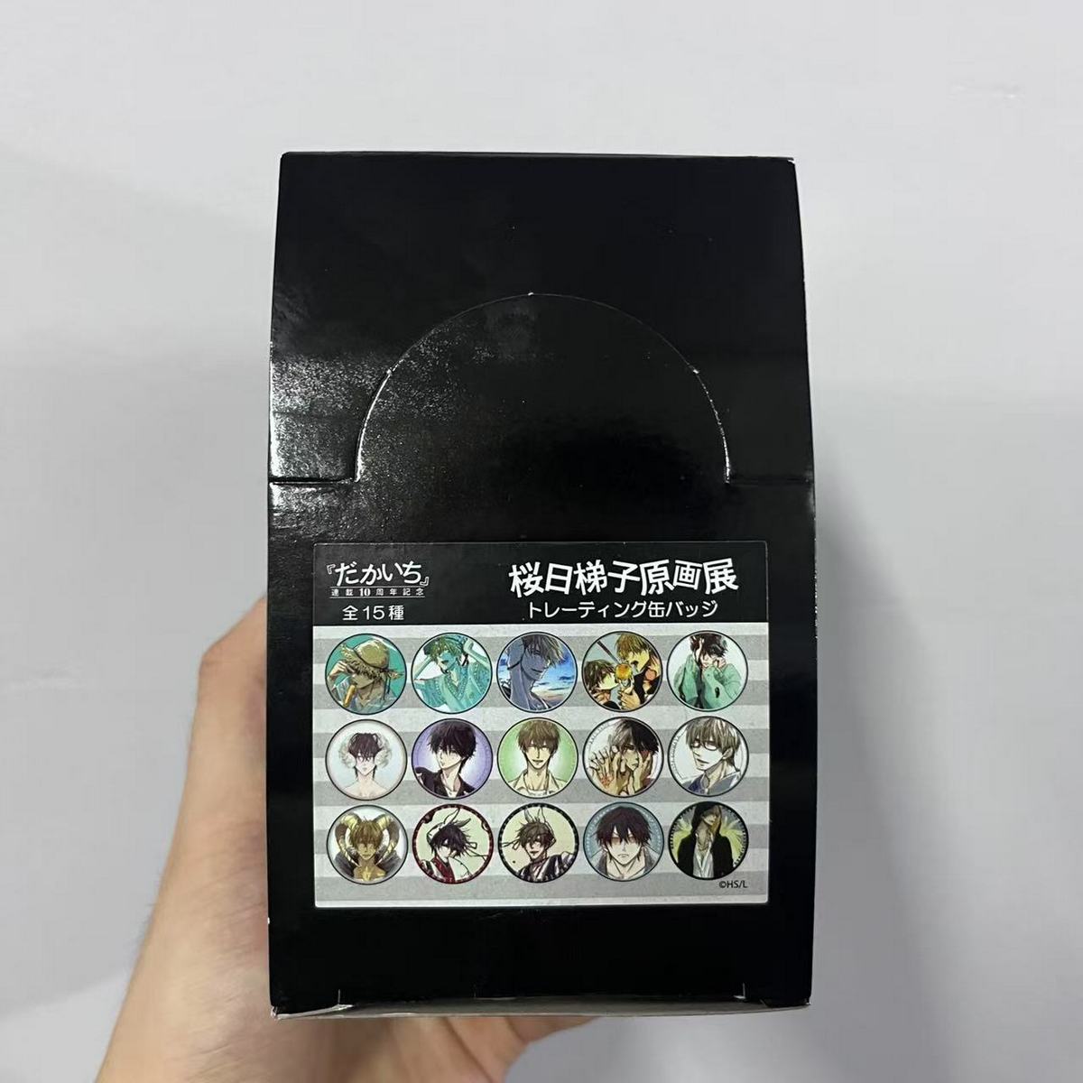 日谷端盒抱胁樱日梯子原画展徽章