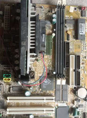 NEC主板，SLOT1接口，带奔腾二代CPU。主板成色如图，