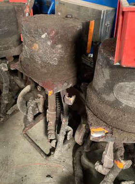 CSIC喷漆泵，注浆泵，用着下来的，看着外面杂质多，拆机三台