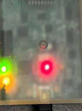 新思测试盒Synapt1cs 成色如图 能正常通电  有2个