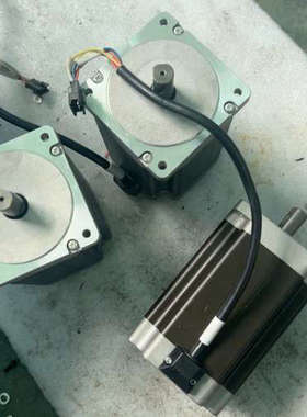 信浓SHINANO步进电机，型号SST86D5605，两相步