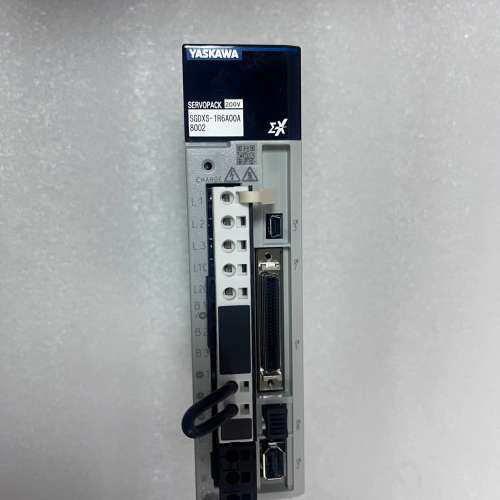 SGDXS-1R6A00A8002安川十系200瓦伺服驱动器