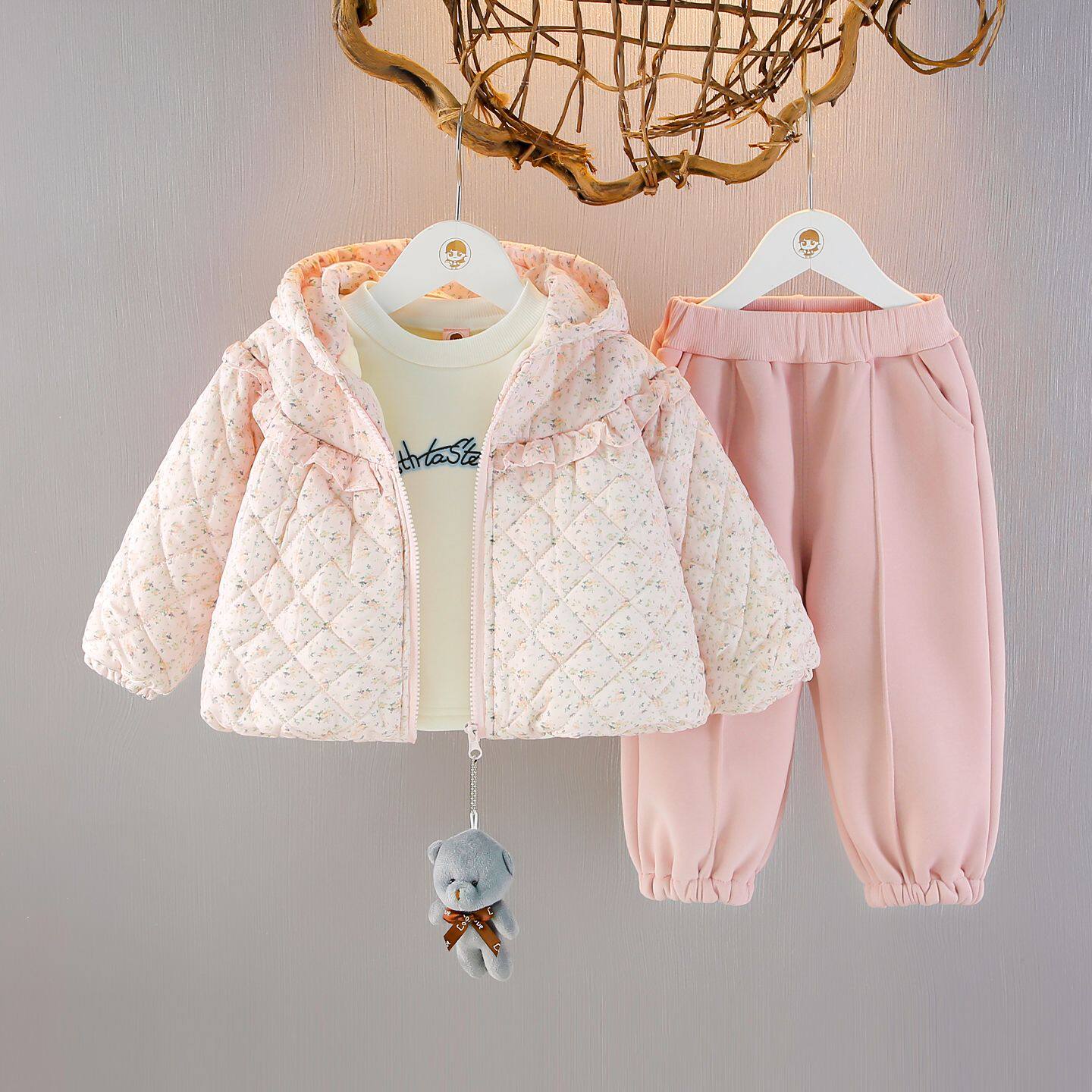 2025秋冬新款女宝宝加厚保暖卫衣三件套女童加绒冬装碎花棉服套装