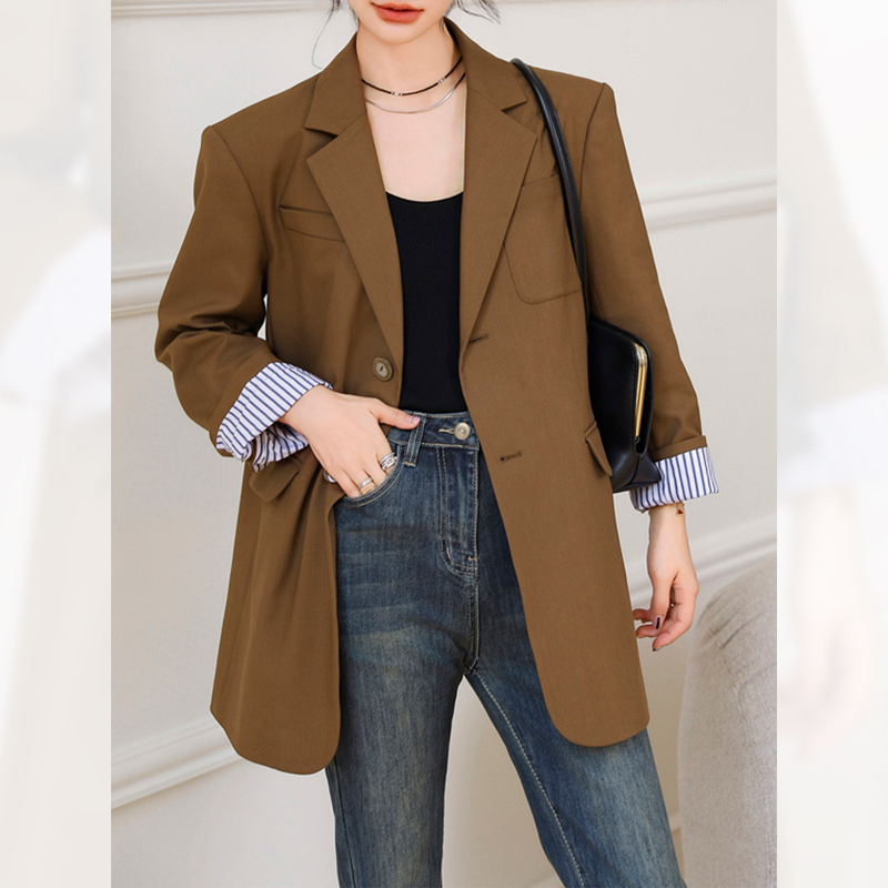 今年流行英伦风咖色西装外套女2025秋冬新款洋气宽松西服通勤职业