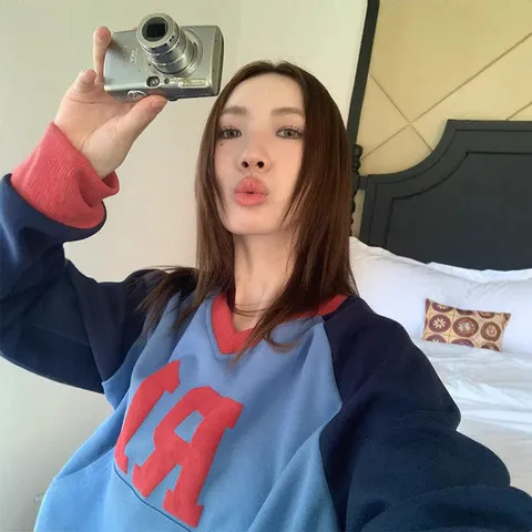 春秋款自制v领卫衣上衣女R1DGE韩系长袖字母慵懒风短款撞色插肩袖