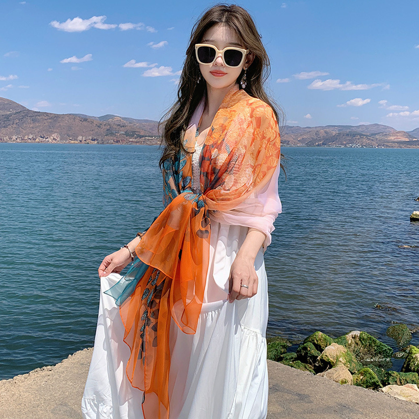 沙滩丝巾防晒大披肩女2026新款外搭夏季薄款海边三亚旅游度假青海