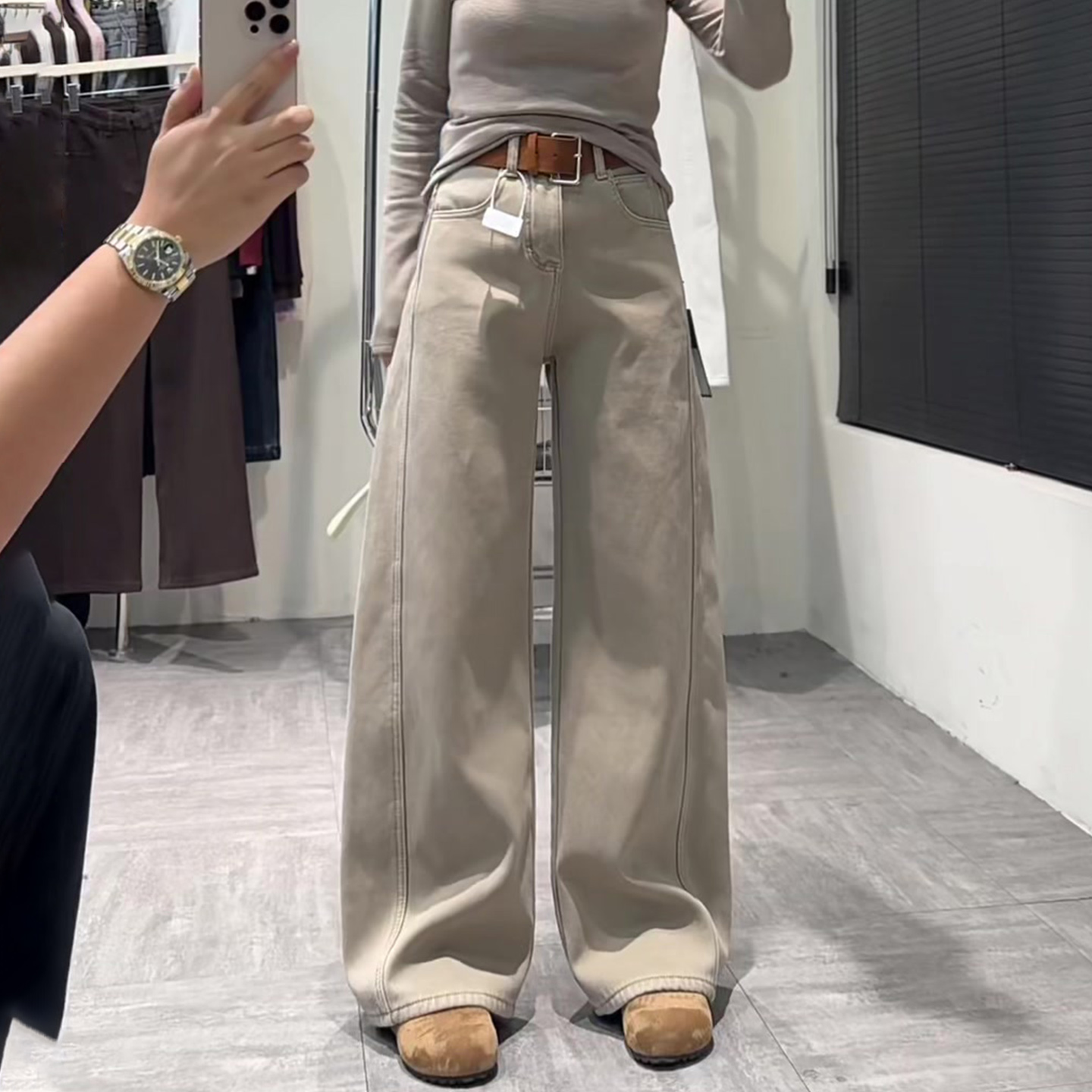 卡其色弯刀牛仔裤女冬季2025新款宽松显瘦加绒百搭直筒拖地阔腿裤