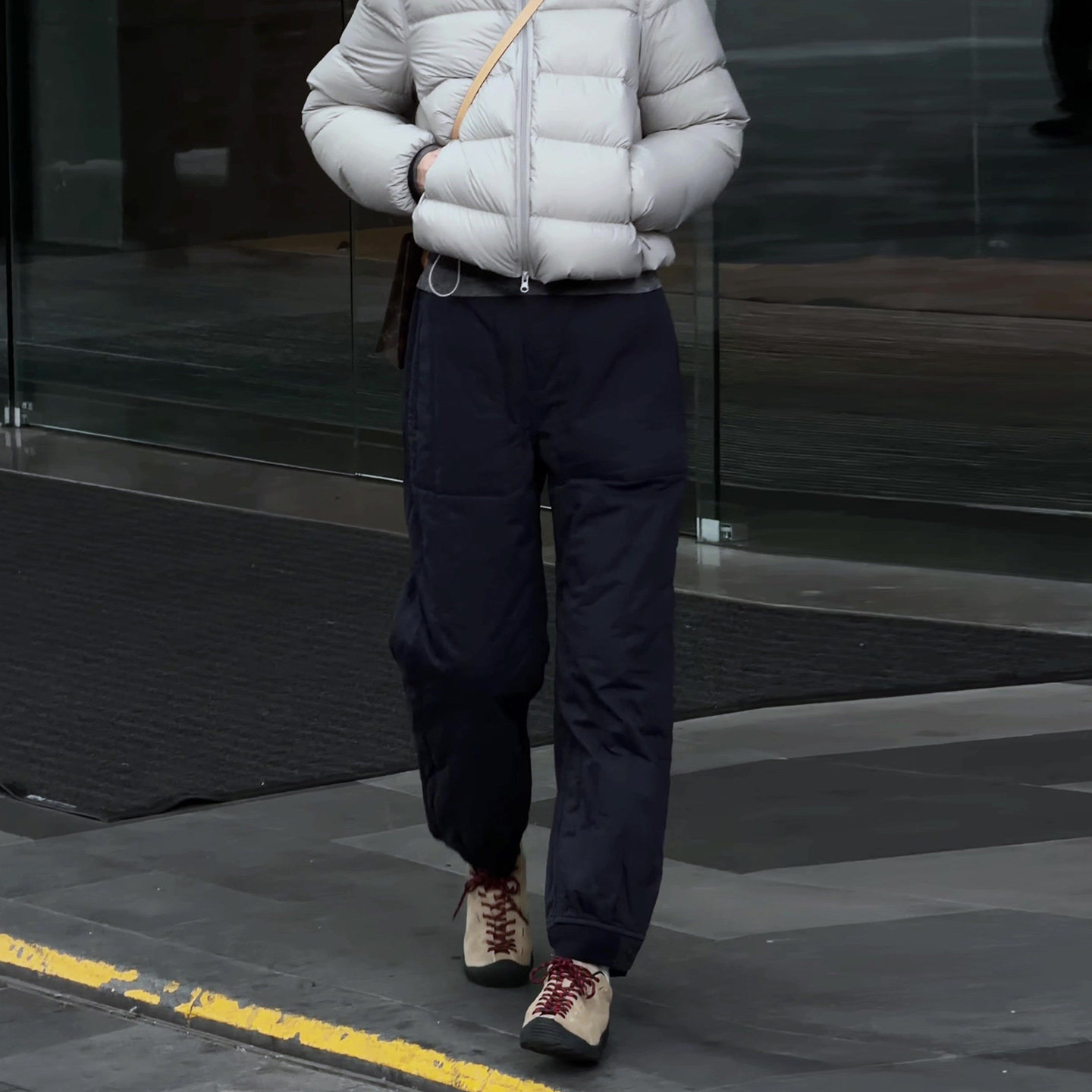 加绒加厚束脚裤女冬季2025年新款高腰显瘦小众设计感直筒休闲长裤