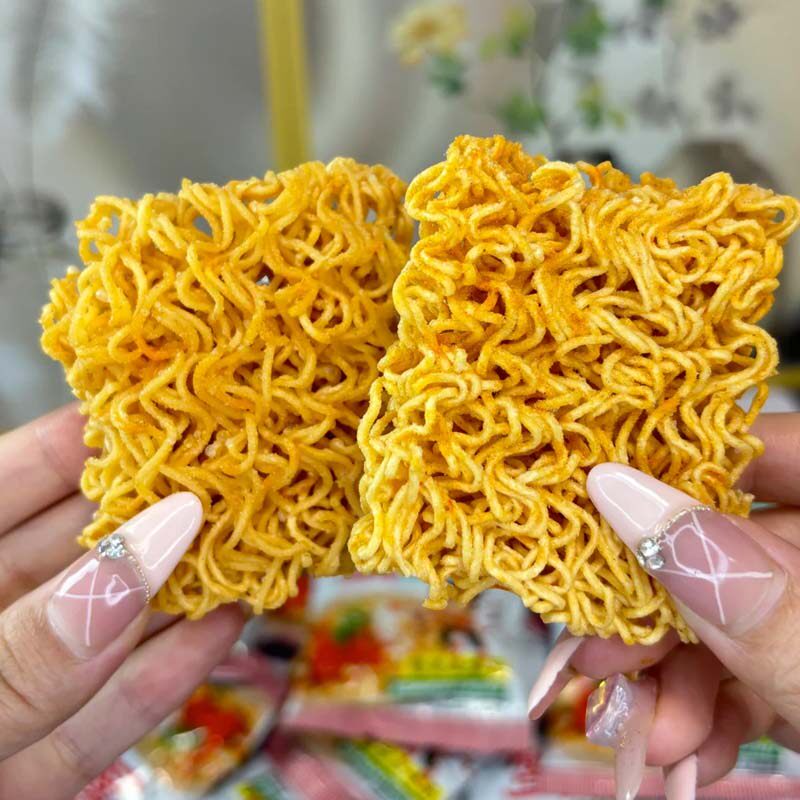 蟹黄干脆面掌心脆干吃面整箱装方膨化食品