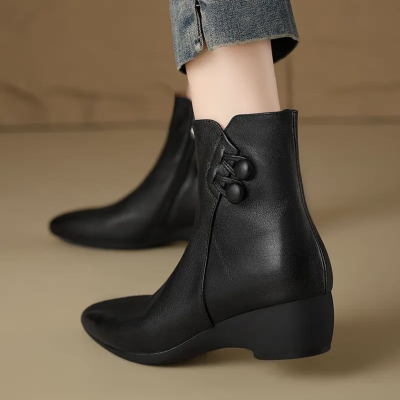 黑色超软时装靴2025新款女士靴