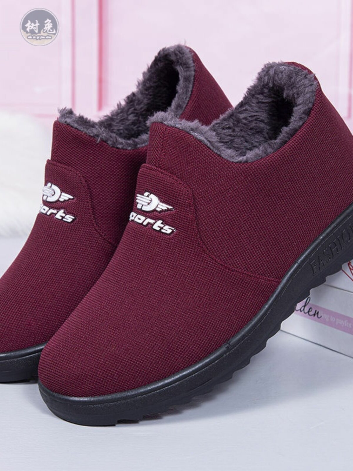 겨울 낡은 베이징 천 신발 벨벳으로 두껍게 따뜻한 어머니 신발 부드러운 밑창 미끄럼 방지 중년 및 노인 면화 노인 면부츠