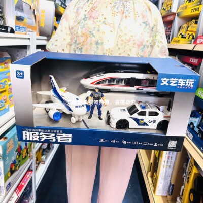 文艺车玩会讲故事的交通运输车