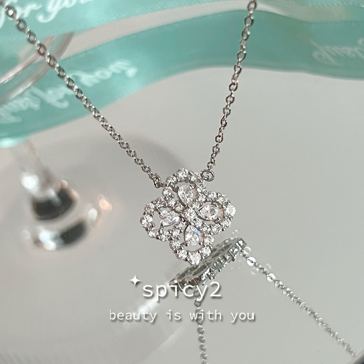 纯欲轻奢高级感满钻HW四叶草