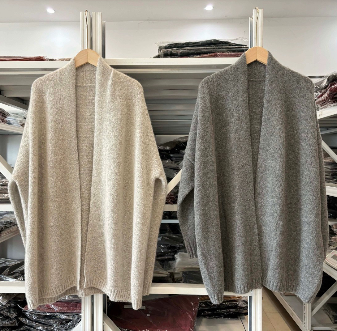 无压感定纺长绒纱轻盈柔糯100%纯山羊绒女开衫中长款宽松慵懒风秋