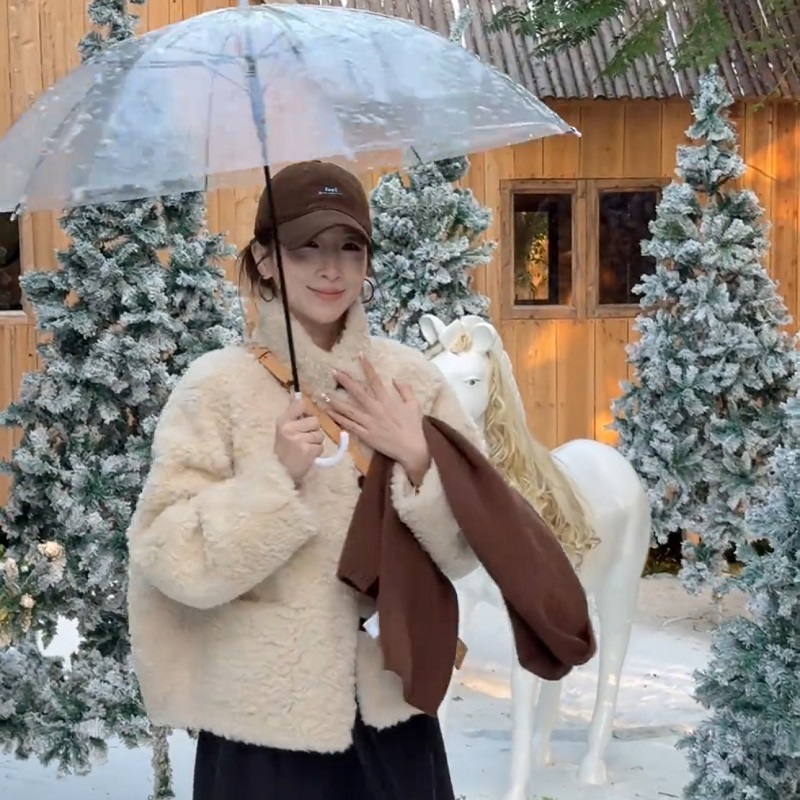 独特超好看羊羔毛外套女2025秋冬季新款爆款今年流行的加厚羊羔绒