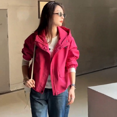玫红色短款夹棉加厚冲锋衣外套女2025年秋冬新款小个子连帽冲锋衣