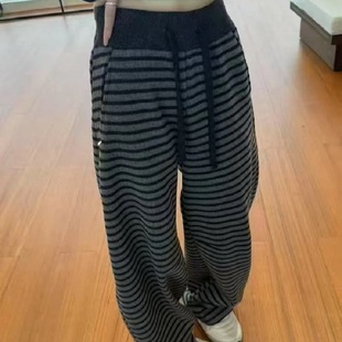 韩版条纹加绒阔腿弯刀裤女2025冬季新款时尚巨好看高腰直筒休闲裤