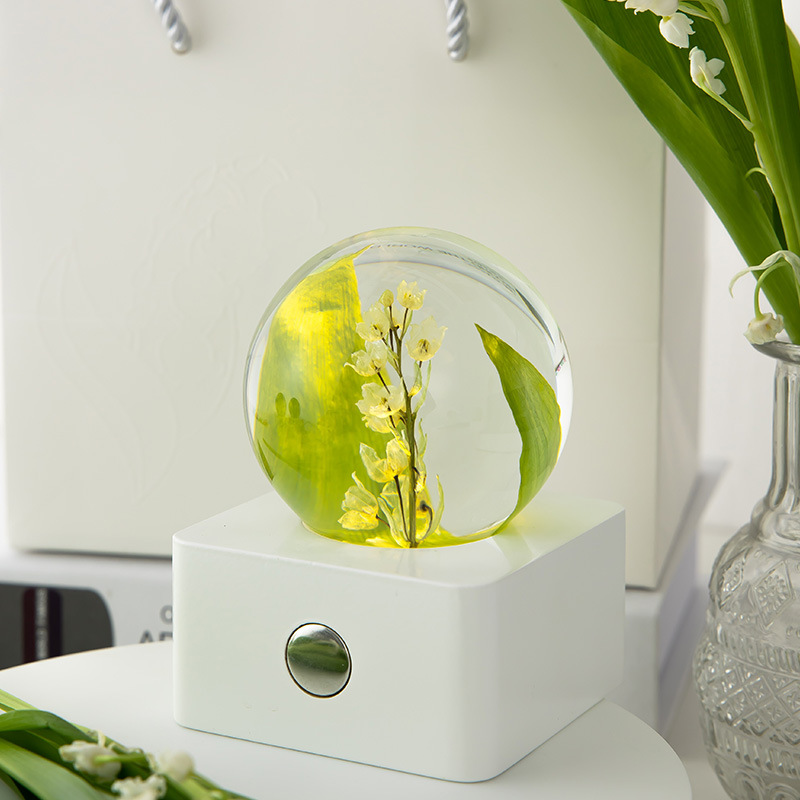 铃兰水晶球小夜灯永生花真花标本创意卧室桌面摆件送男女朋友礼物
