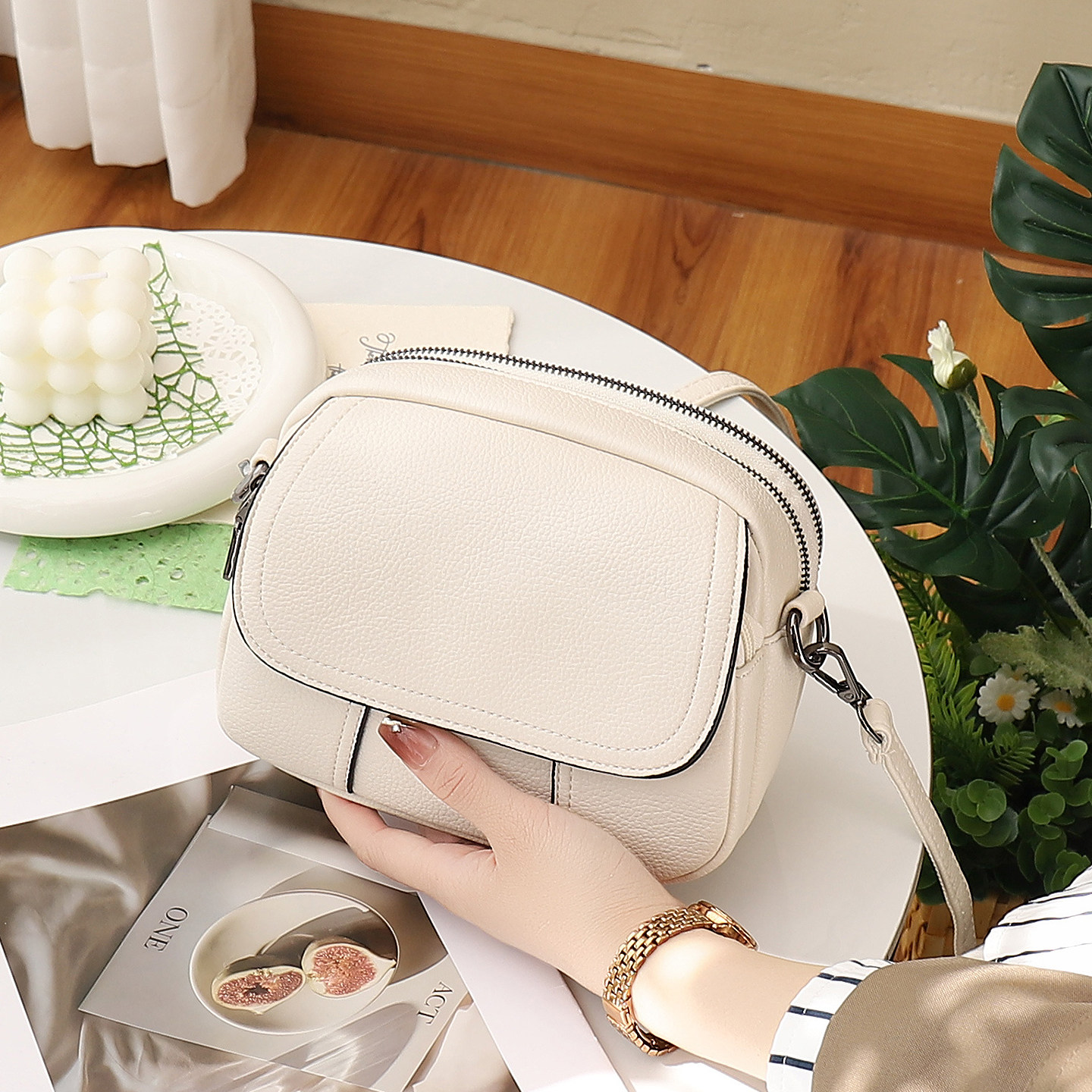 包包女款2026新款百搭时尚超火小包包多层口袋大容量手机包斜挎包