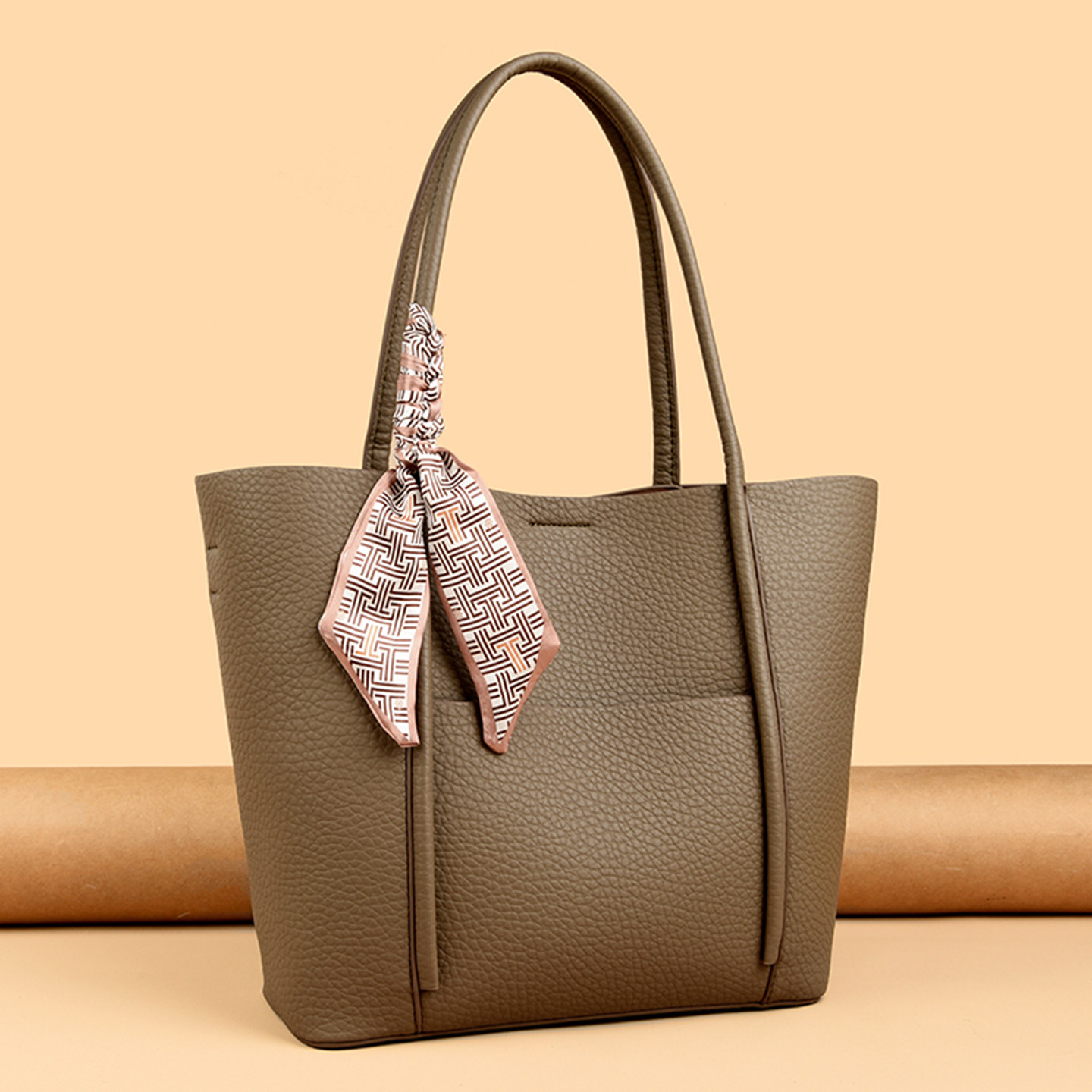 四季包包高级感洋气大容量腋下包女式2026新款网红时尚通勤托特包