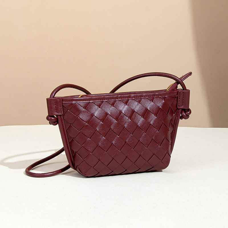 小包包2026新款高级感精致斜挎小包文艺编织手机包小巧轻便小挎包