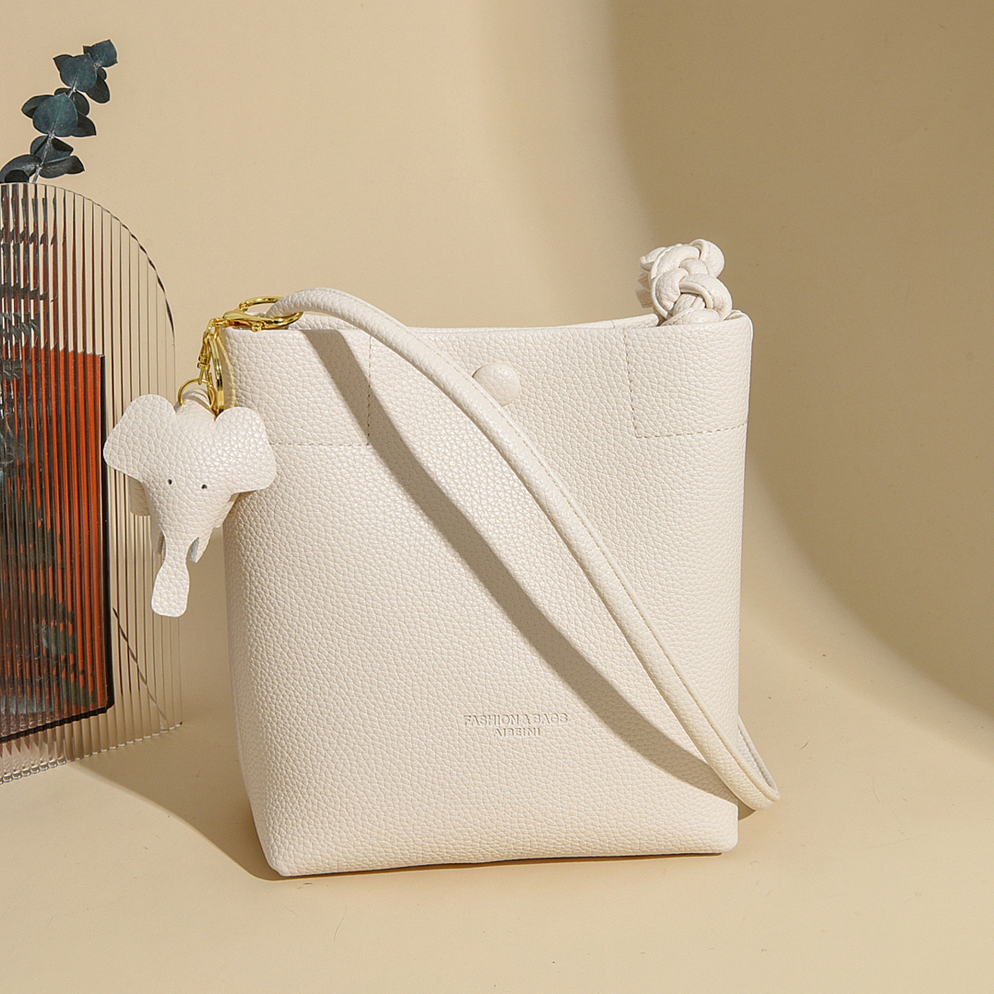 真皮迷你款水桶包2025新款高端时尚超火小包包牛皮韩版单肩斜挎包,箱包皮具/热销女包/男包,水桶包,淘宝优惠券,粉丝福利购,淘宝优惠卷