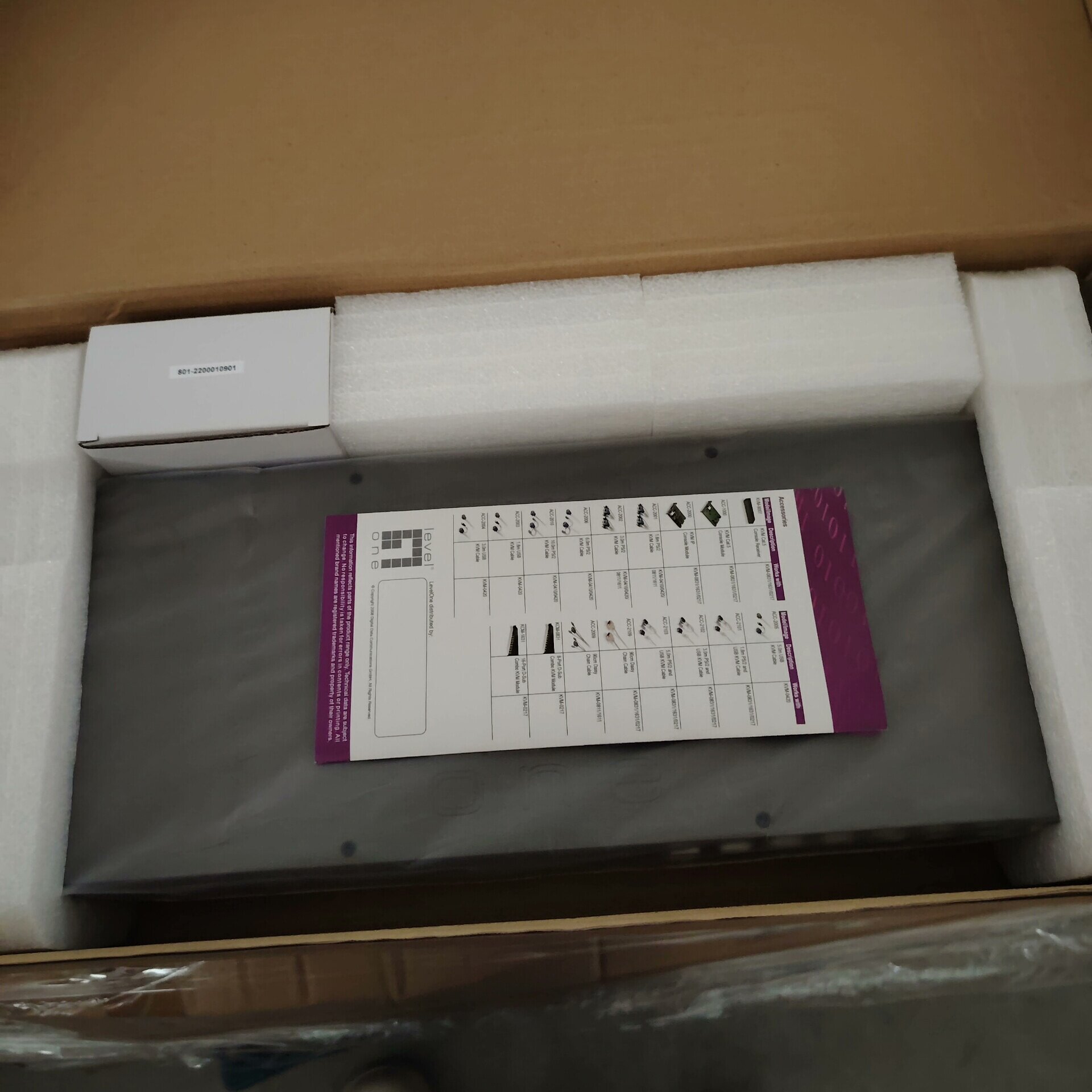 议价LevelOne KVM-0831 分屏切换器 多信号切换 工控设备维修