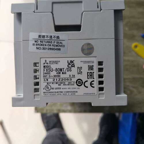议价FX5U-80MT/DS，成色漂亮功能包好包邮，24V输入